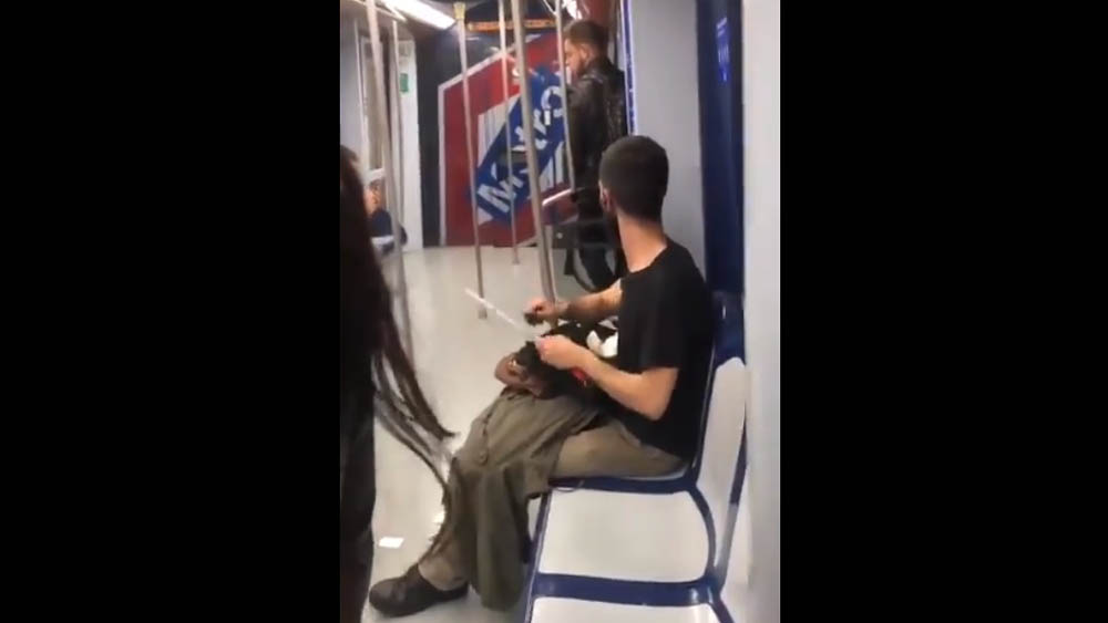 #Video Pasajero afila cuchillo en vagón del Metro - afila-cuchillo