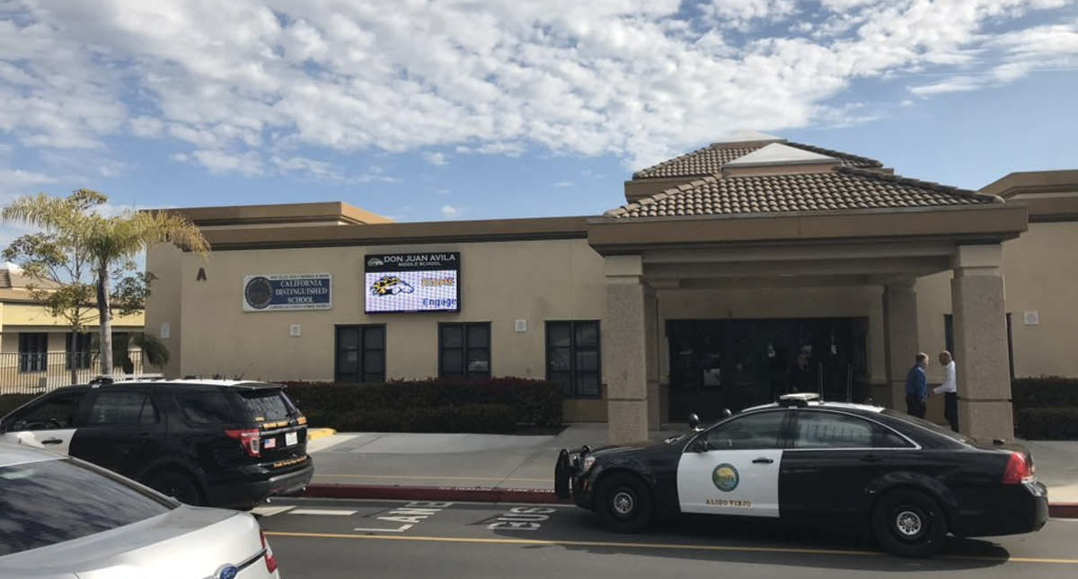 Investigan posible suicidio de adolescente en escuela de California