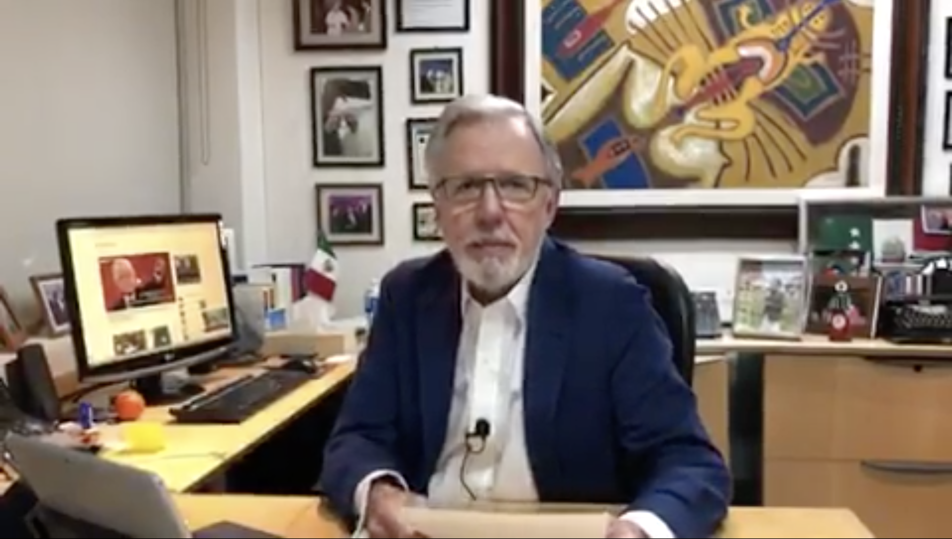 AMLO: desde Palacio y desde la plaza AMLO: desde Palacio y desde la plaza