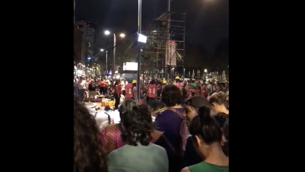 Mujeres del #8M alzan antimonumento contra feminicidios sobre avenida Juárez Mujeres del #8M alzan antimonumento contra feminicidios sobre avenida Juárez