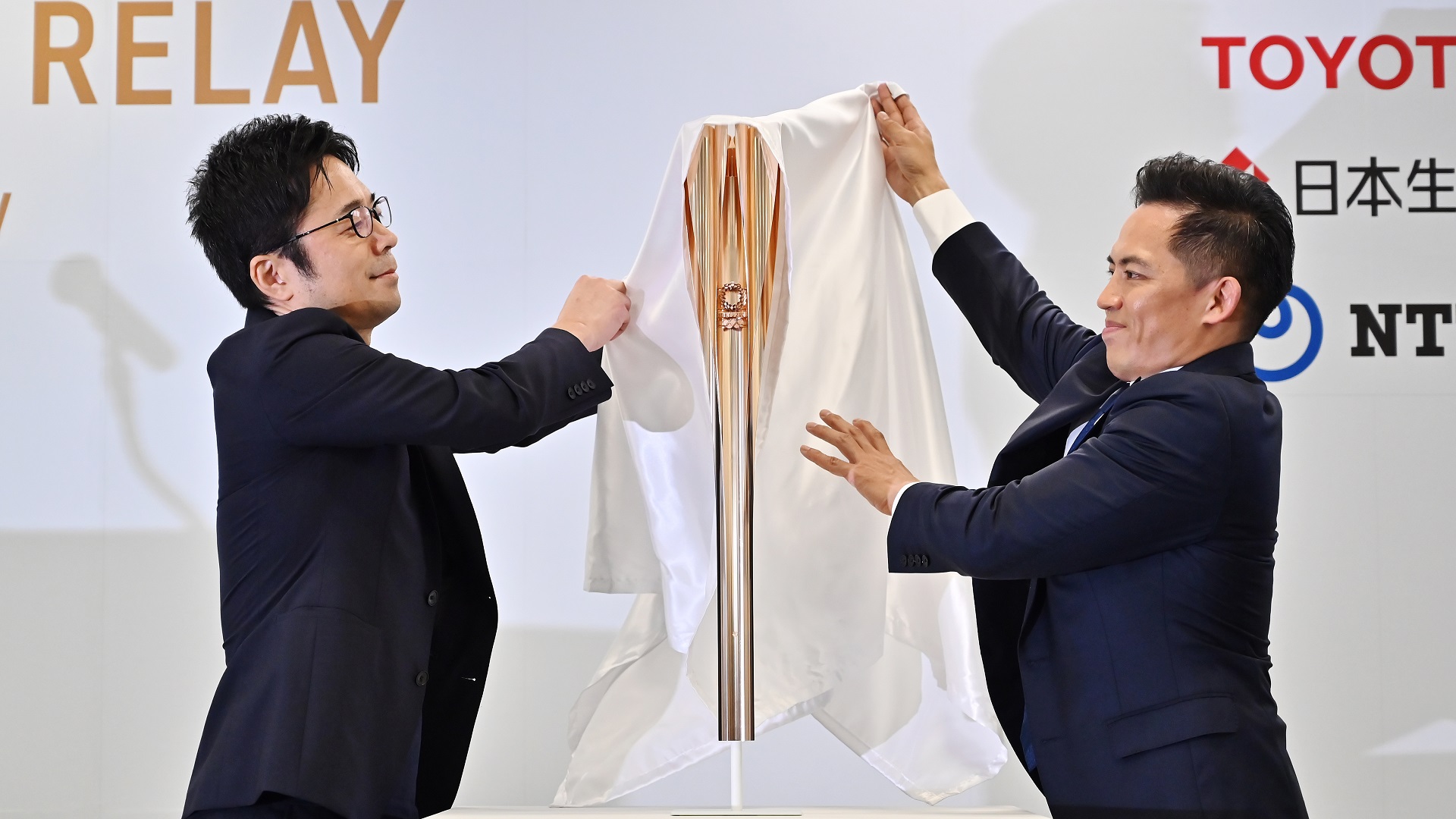 Flor de cerezo inspira antorcha olímpica de Tokio 2020