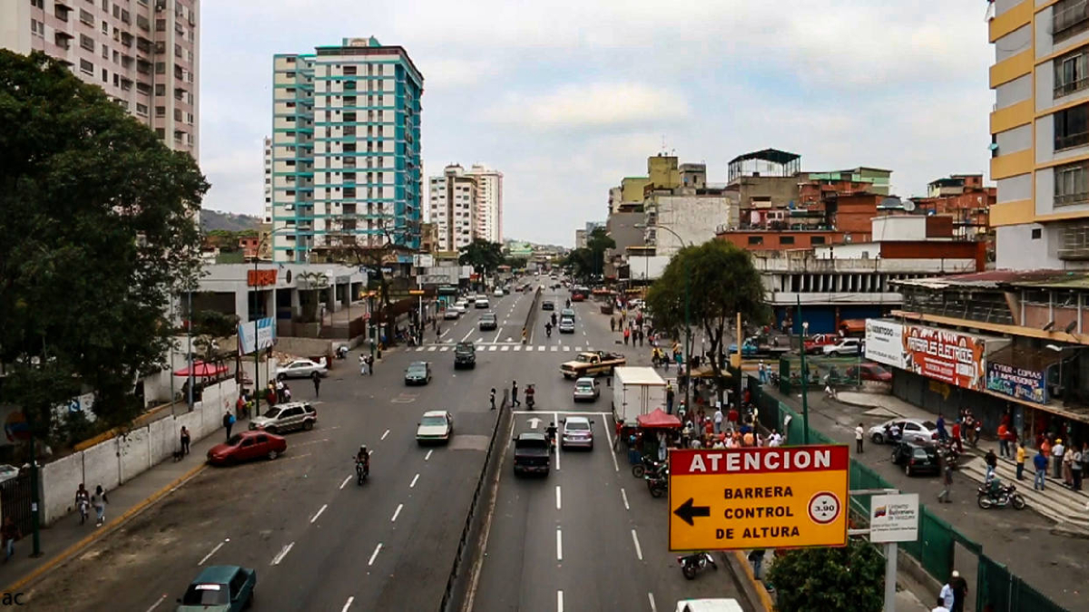 Apagón masivo mantiene paralizada a Venezuela