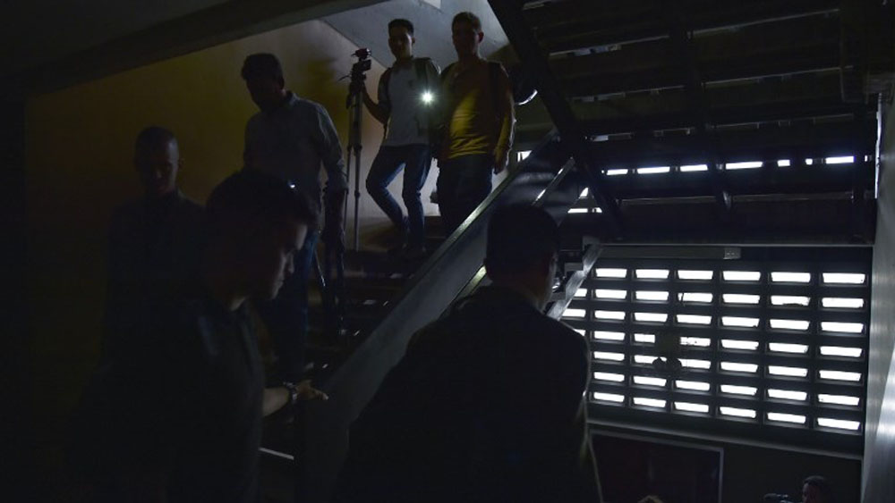 Suspenden jornada laboral y educativa por apagón en Venezuela