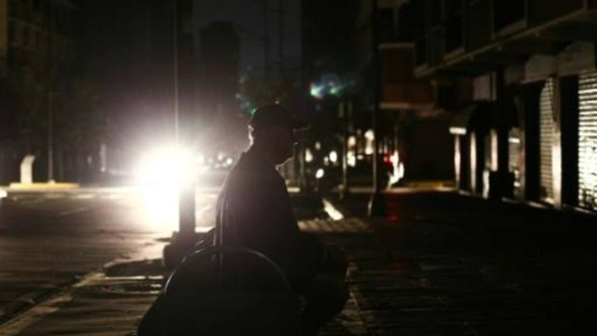 Venezuela suspende actividades por tercer día consecutivo por apagón