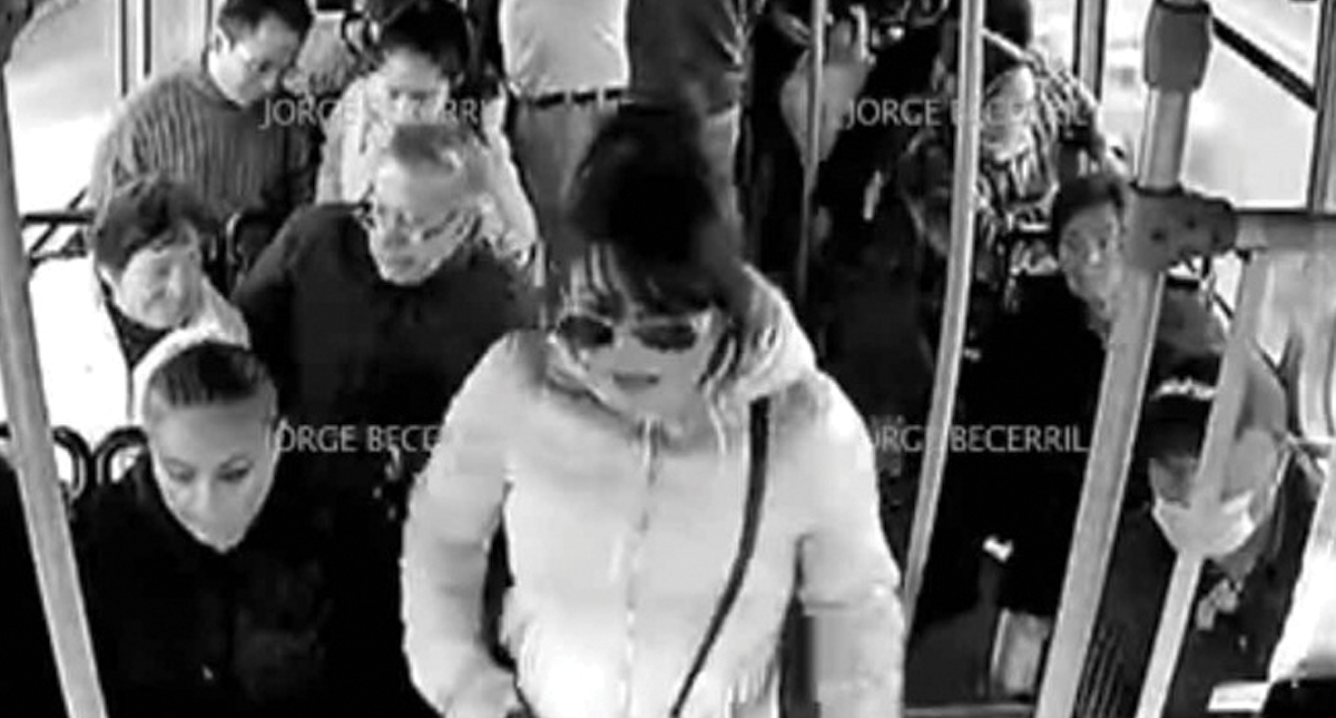#Video Mujer lidera asalto a transporte público en la Ciudad de México