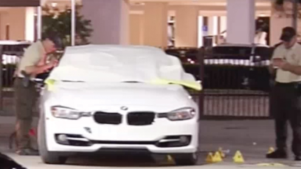 Encuentran a dos personas baleadas dentro de BMW en Miami