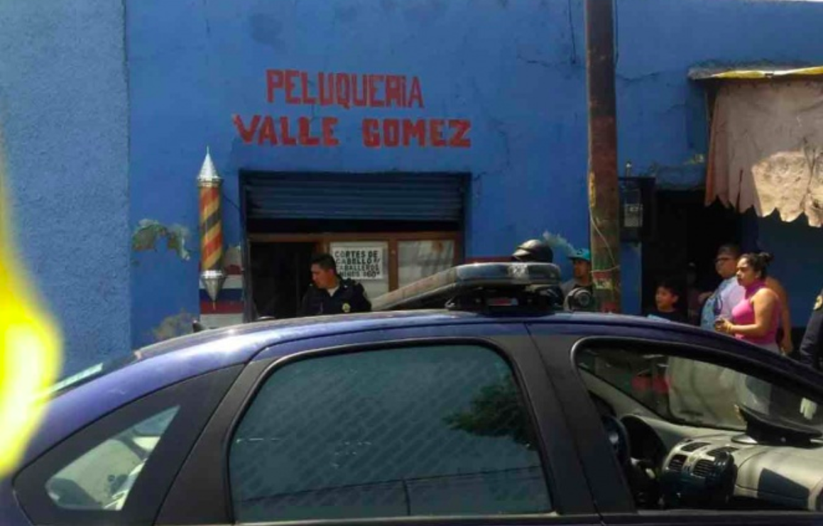 Asesinan a hombre en peluquería de Venustiano Carranza
