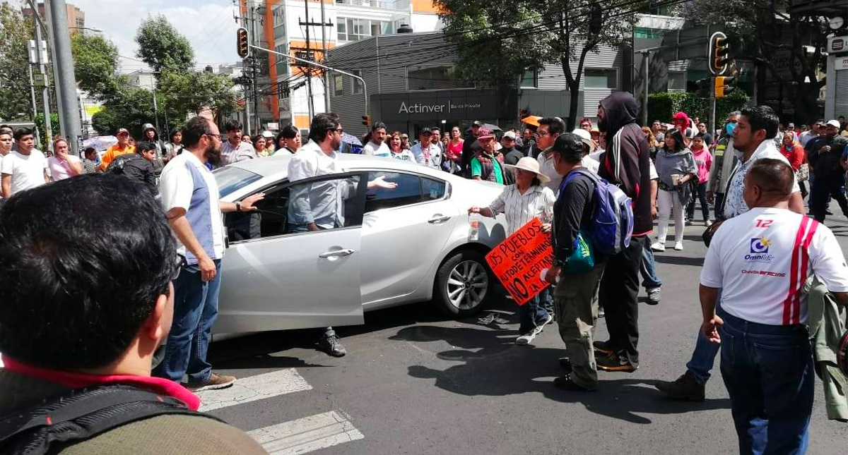 #Video Conductor se enfrenta a manifestantes en Insurgentes Sur