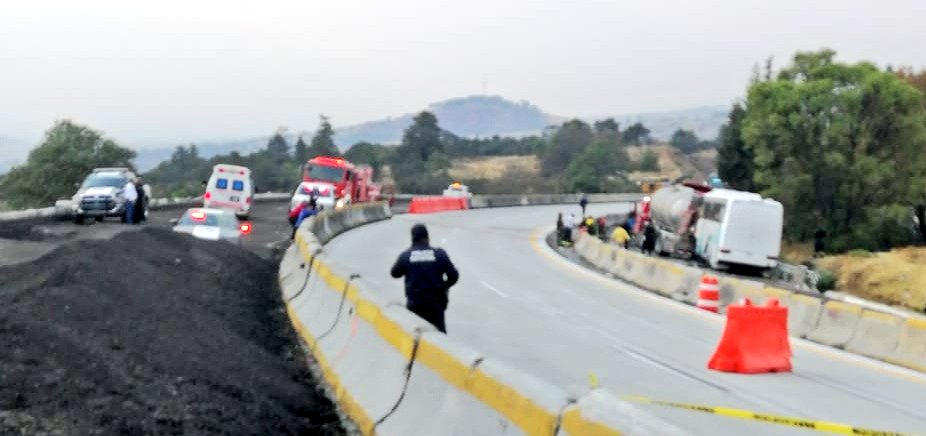 Choque de autobús y pipa en la México-Puebla deja al menos 25 lesionados - autobus-accidente-mexico-puebla-3