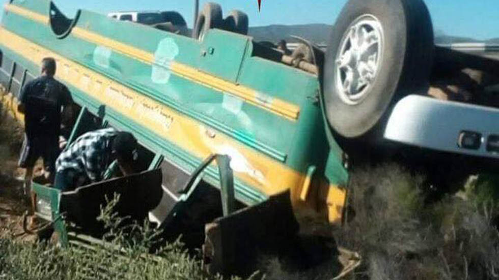 Volcadura de autobús escolar deja 11 heridos en Baja California Sur