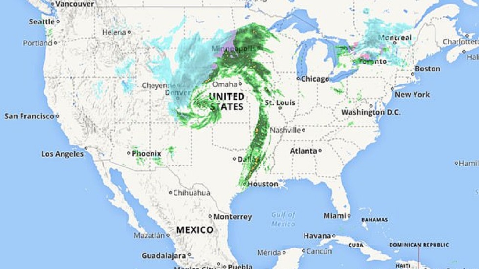 #Video Fuertes vientos voltean tráiler sobre autopista de Texas - bomba-ciclonica-en-eeuu