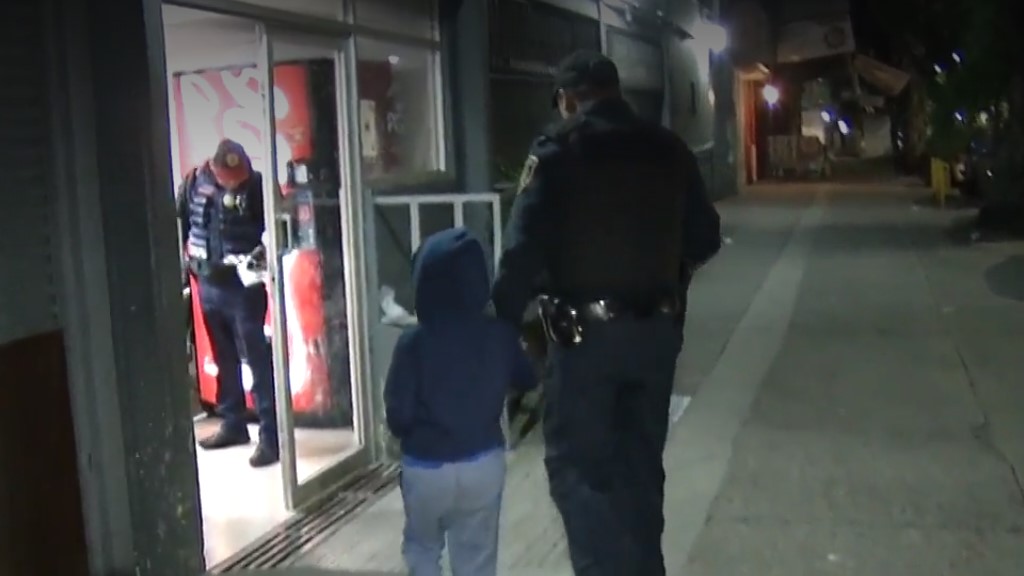 Regresan a niño abandonado en Periférico Sur a sus familiares