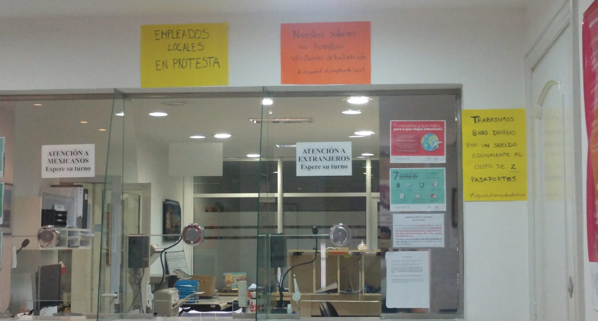 Empleados de embajada mexicana en Buenos Aires protestan por bajos sueldos