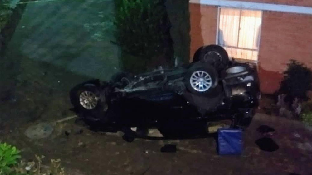 #Video Camioneta cae desde siete metros de altura en Tlalpan