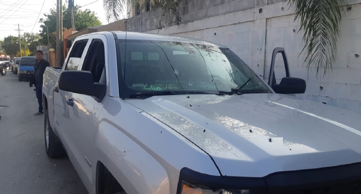 Balean casa y camioneta de alcalde de Cadereyta - camioneta-blindada-de-escoltas-de-ernesto-quintanilla