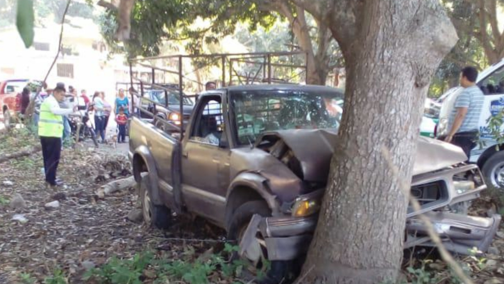 Choque de vehículo deja 16 estudiantes heridos en Veracruz