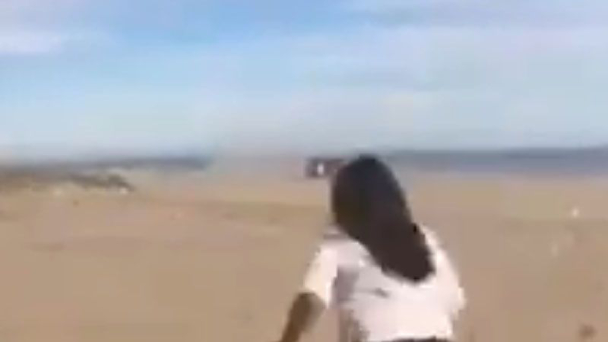 #Video Camioneta vuelca y aplasta a joven en playa de Sonora #Video Camioneta vuelca y aplasta a joven en playa de Sonora