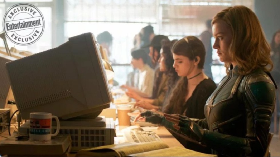 Lanzan nuevas imágenes de Capitana Marvel - capitana-marvel-en-un-cibercafe