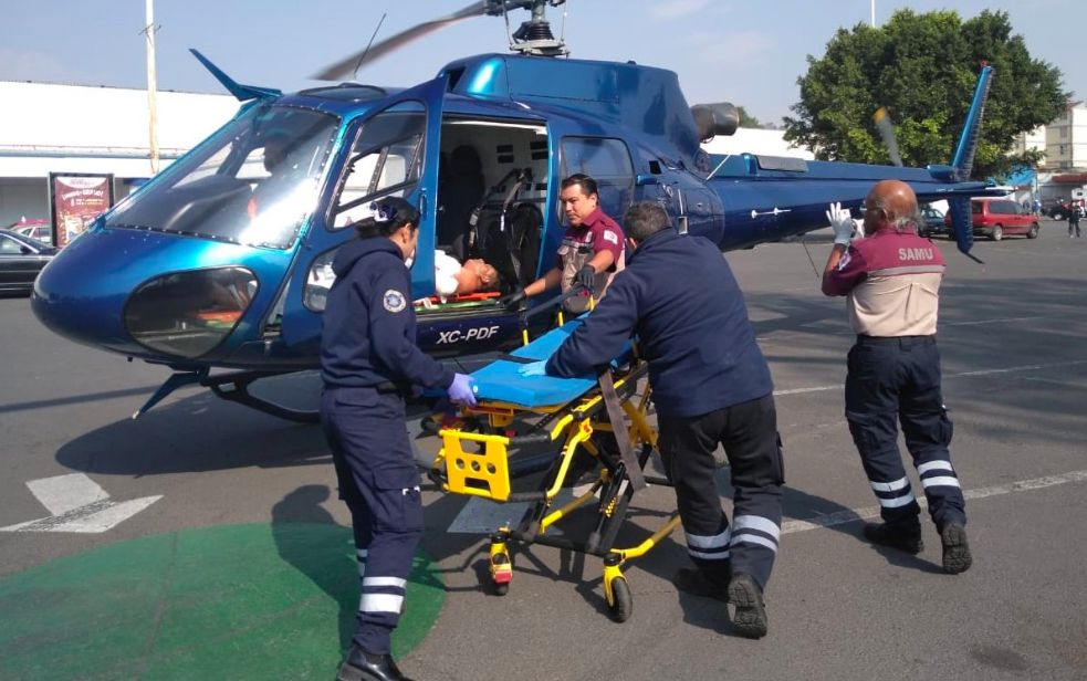 Cóndores trasladan a heridos por explosión de pipa en Milpa Alta