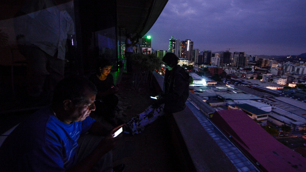 Persiste apagón en Venezuela