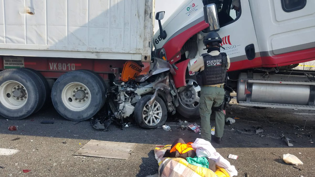 Cinco muertos y 17 lesionados por carambola en Veracruz