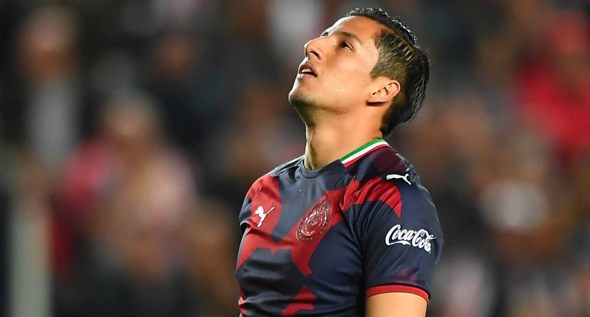 Carlos Cisneros será baja de Chivas de 4 a 6 meses