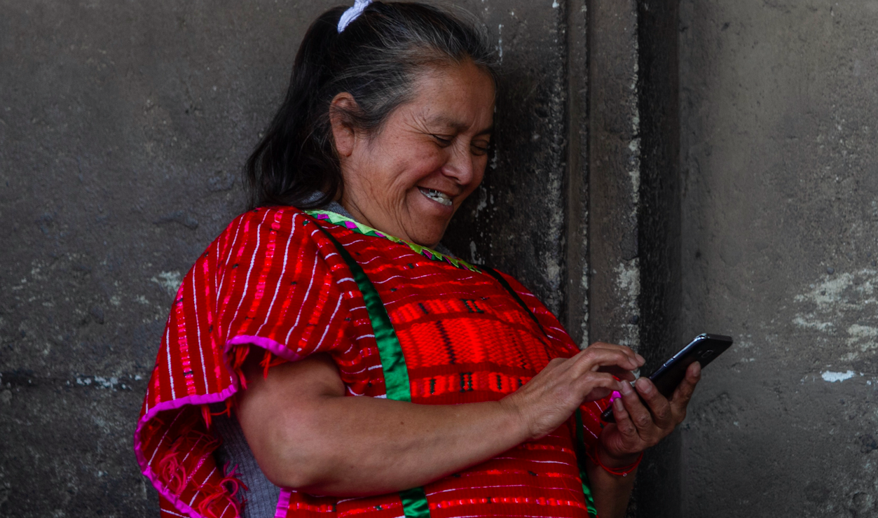 El 82 por ciento de mexicanos realiza recargas telefónicas