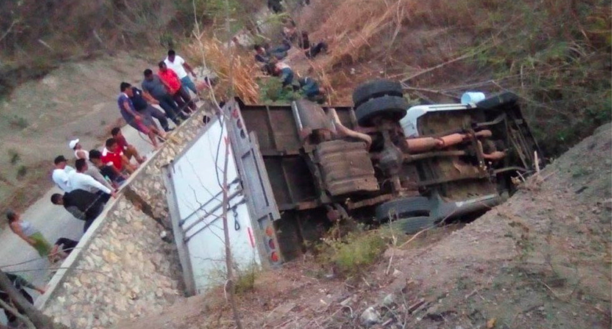 Fiscalía de Chiapas ajusta a 23 el número de migrantes muertos en accidente