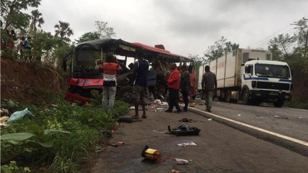 Al menos 60 muertos en choque de autobuses en Ghana