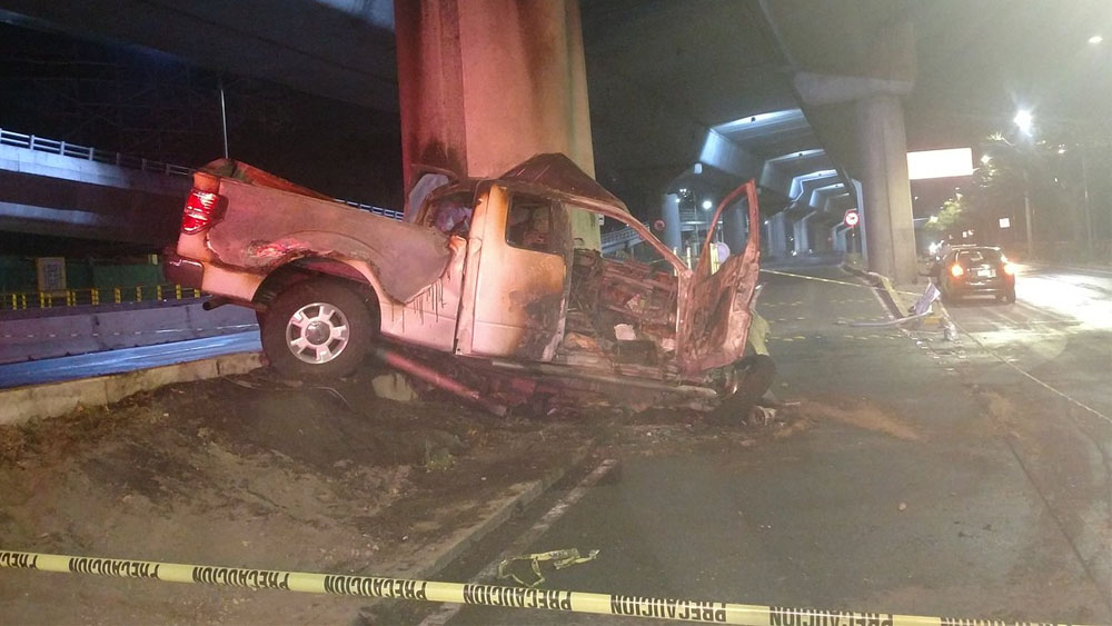 Choque de camioneta deja un muerto en Periférico