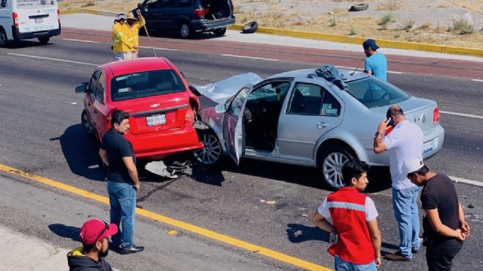 Bebé resulta grave en accidente vial sobre la México-Querétaro - choque-del-jetta-al-chevrolet