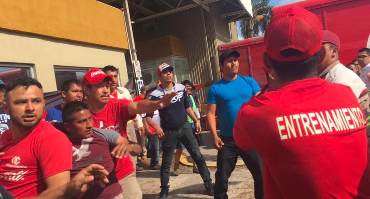 Enfrentamientos en embotelladora que se encuentra en huelga en Tamaulipas