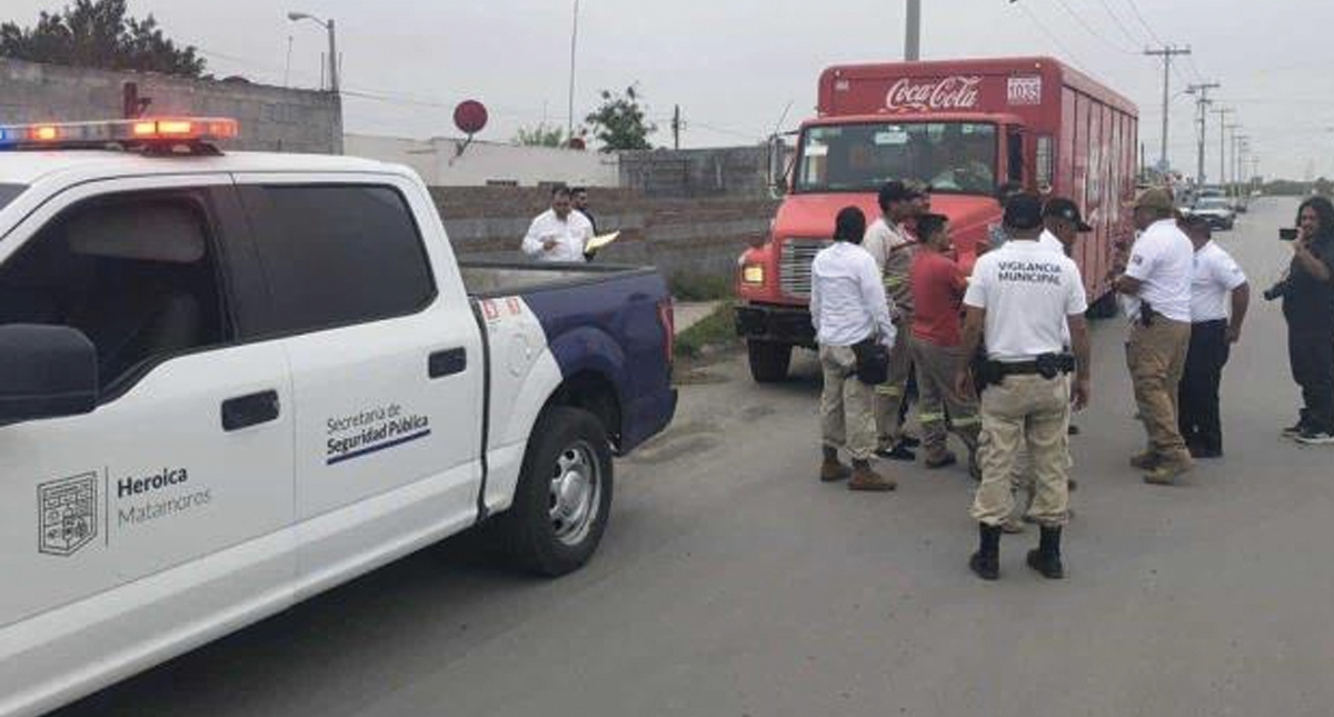 Manifestantes impiden paso de camiones de Coca Cola en Matamoros Manifestantes impiden paso de camiones de Coca Cola en Matamoros