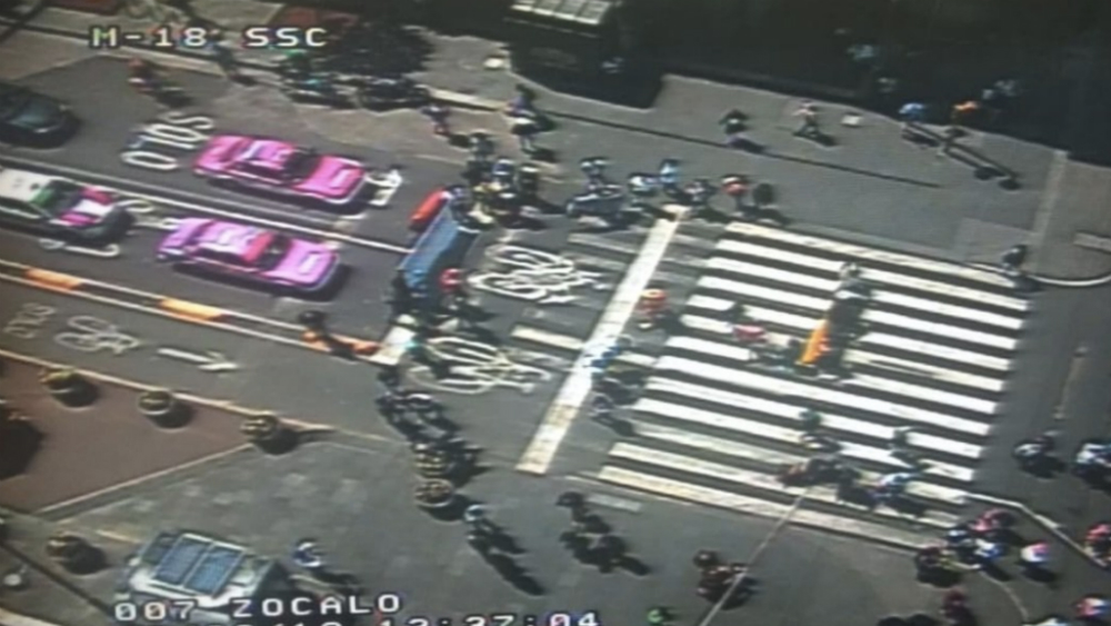 Caos vial por manifestantes en el Zócalo capitalino