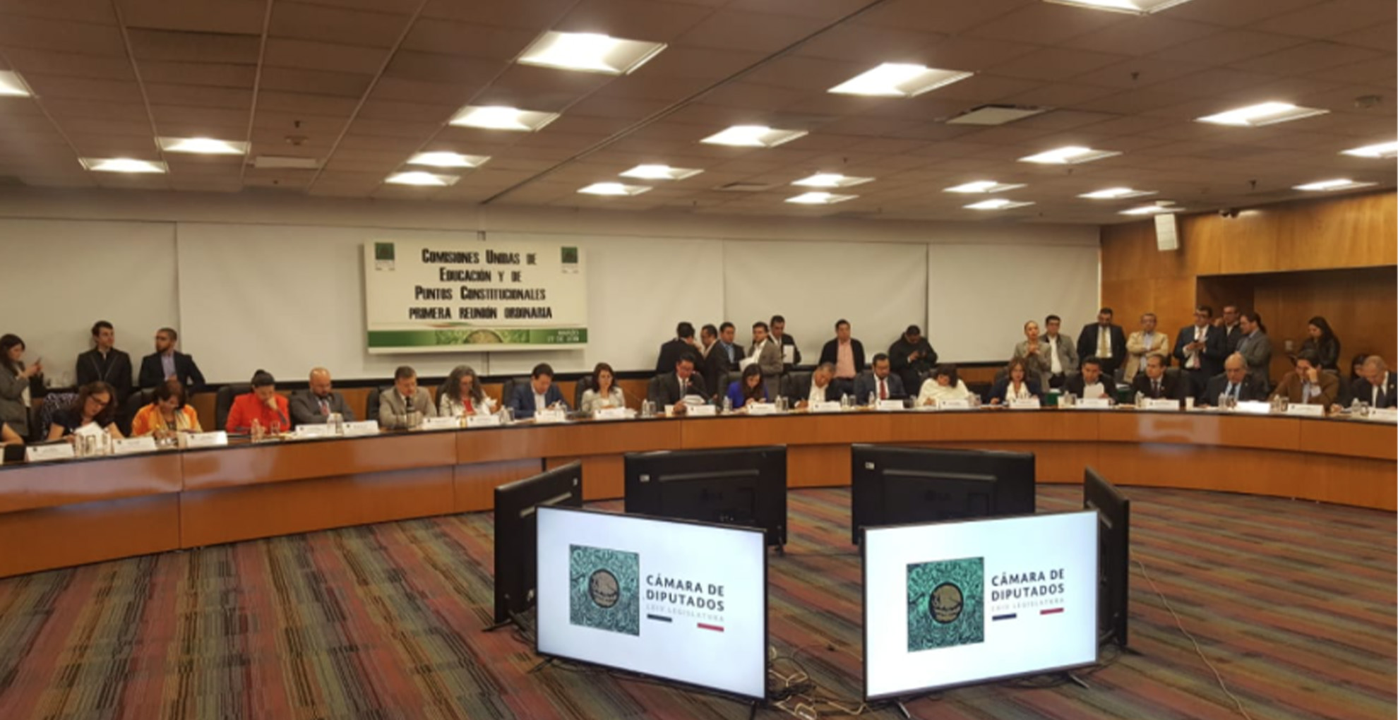 Comisiones aprueban dictamen de Reforma Educativa