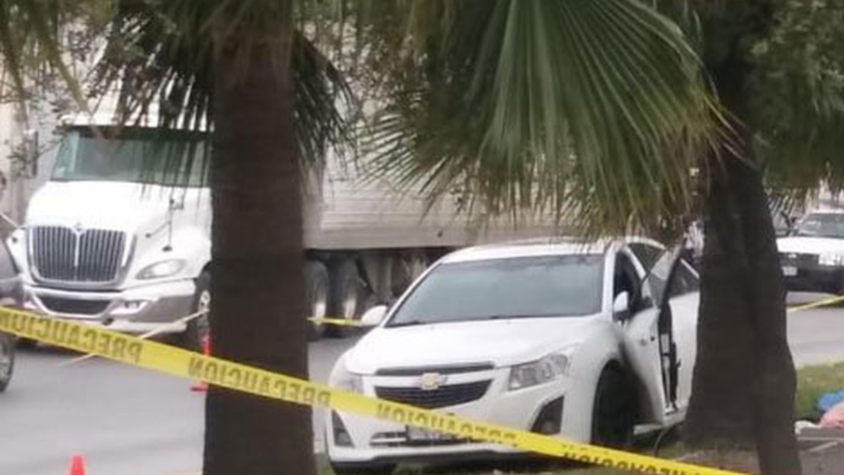 Hombre sufre infarto y atropella a su esposa en Nuevo León