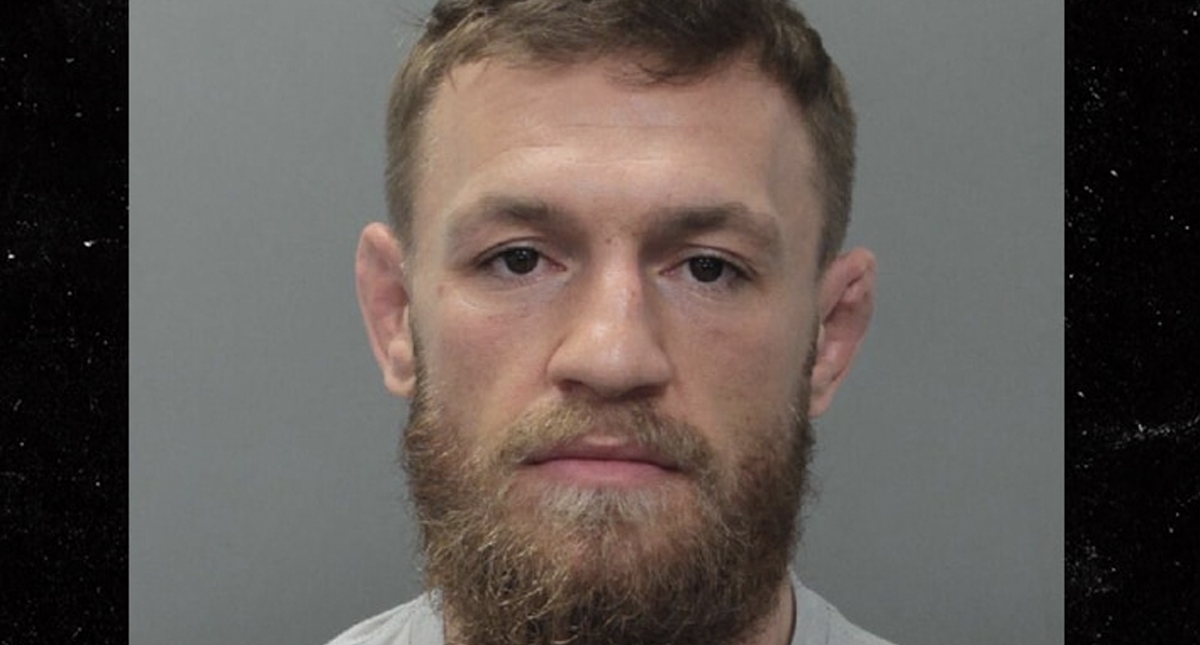 Detienen a Conor McGregor por destruir celular de fan que quería una selfie