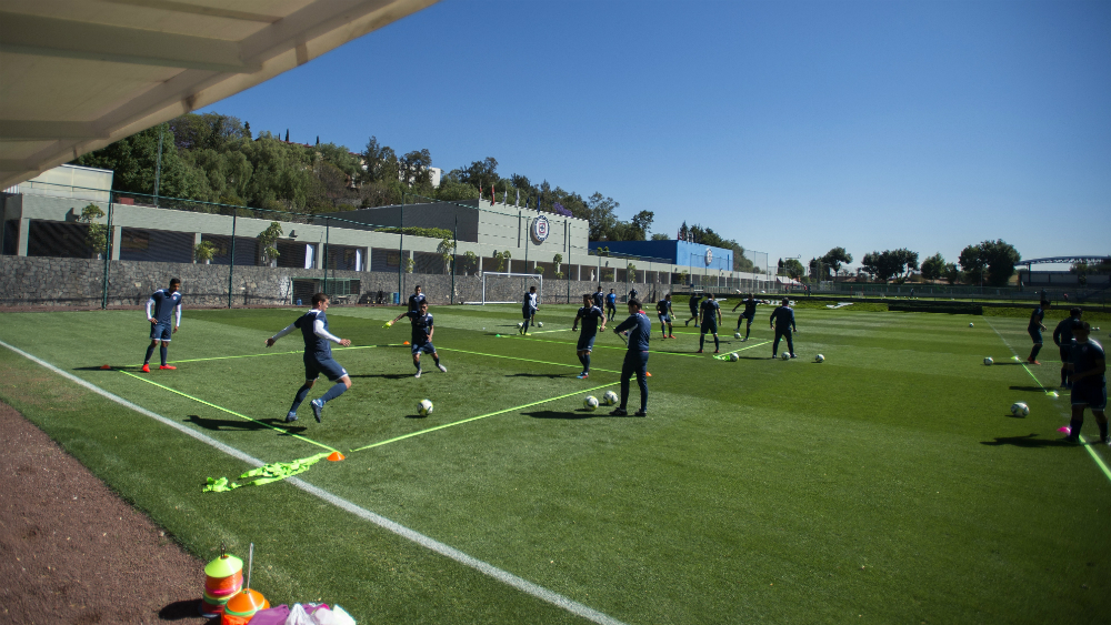Pedro Caixinha faltó a entrenamiento por infección en vías respiratorias