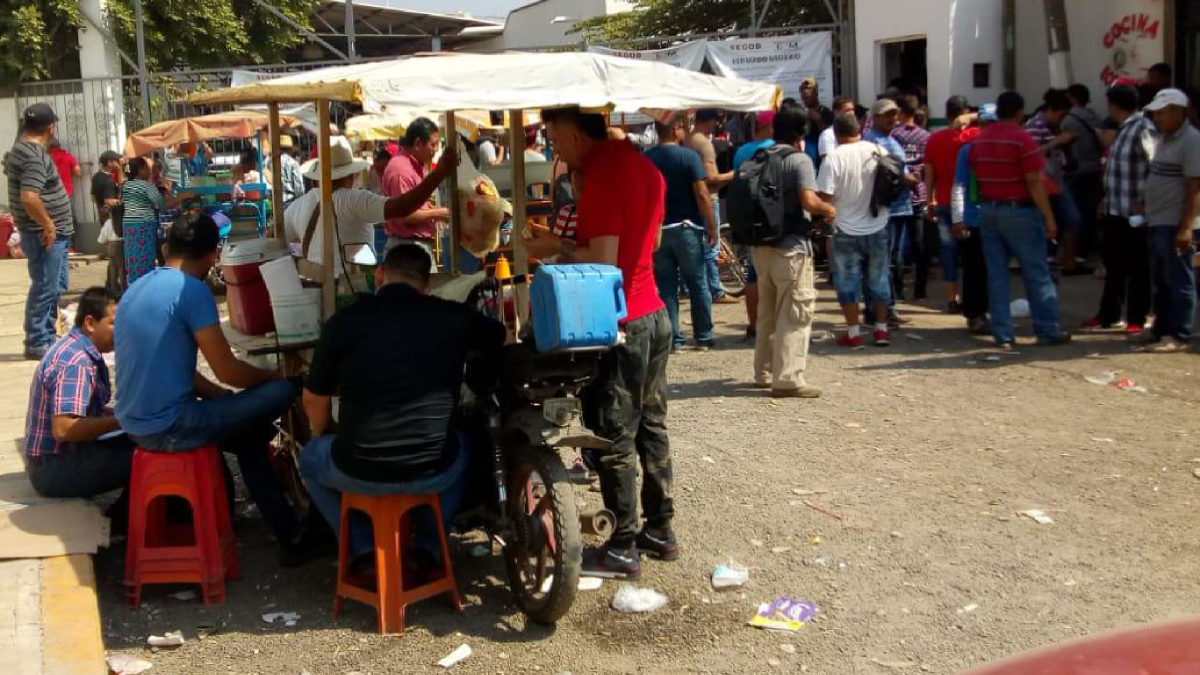 Cubanos irrumpen en oficinas de migración en Chiapas
