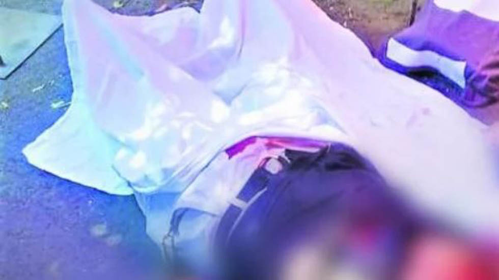 Asesinan a comerciante en tianguis de Nezahualcóyotl - cuerpo-de-la-victima