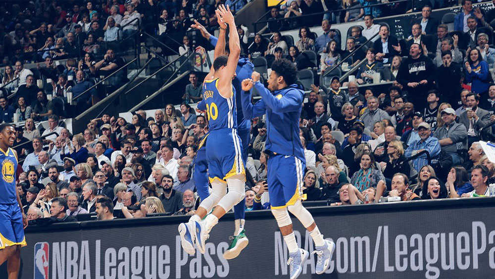 #Video Curry encesta el triple más largo de la temporada #Video Curry encesta el triple más largo de la temporada