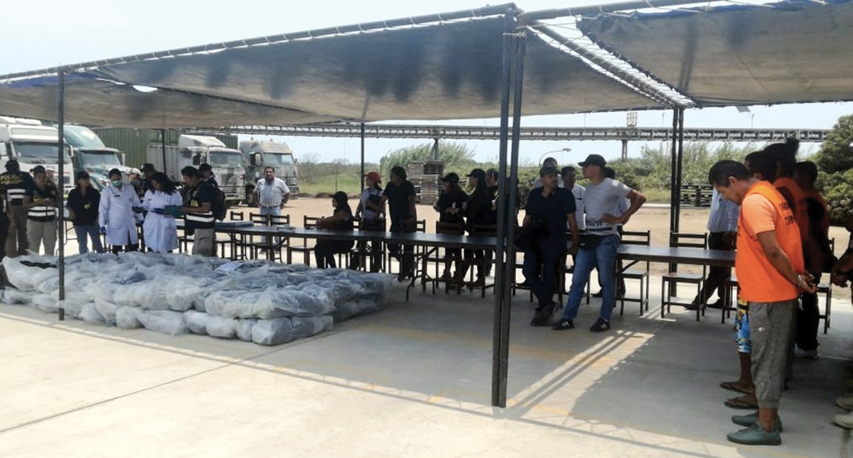 Incautan en Perú casi dos toneladas de cocaína rumbo a México