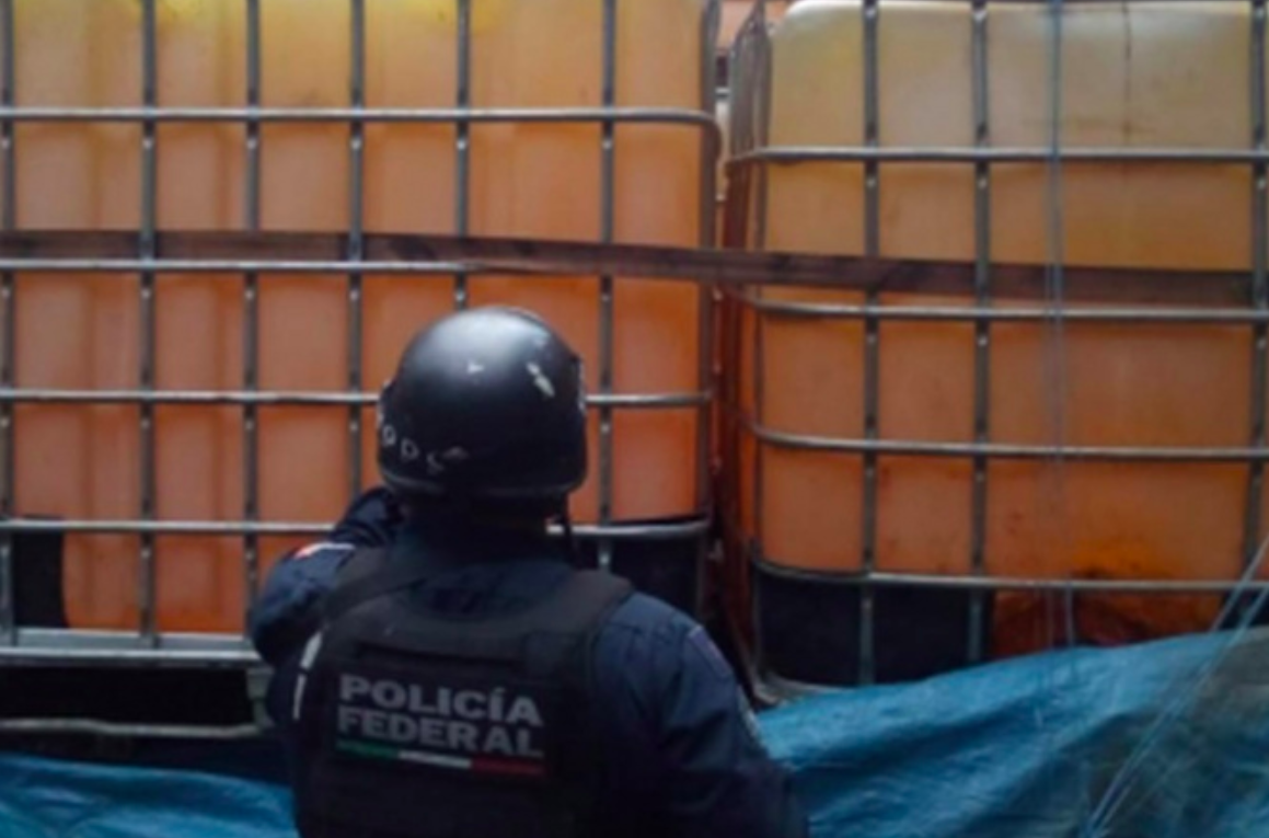 Decomisan hidrocarburo robado oculto entre bolsas de pañales