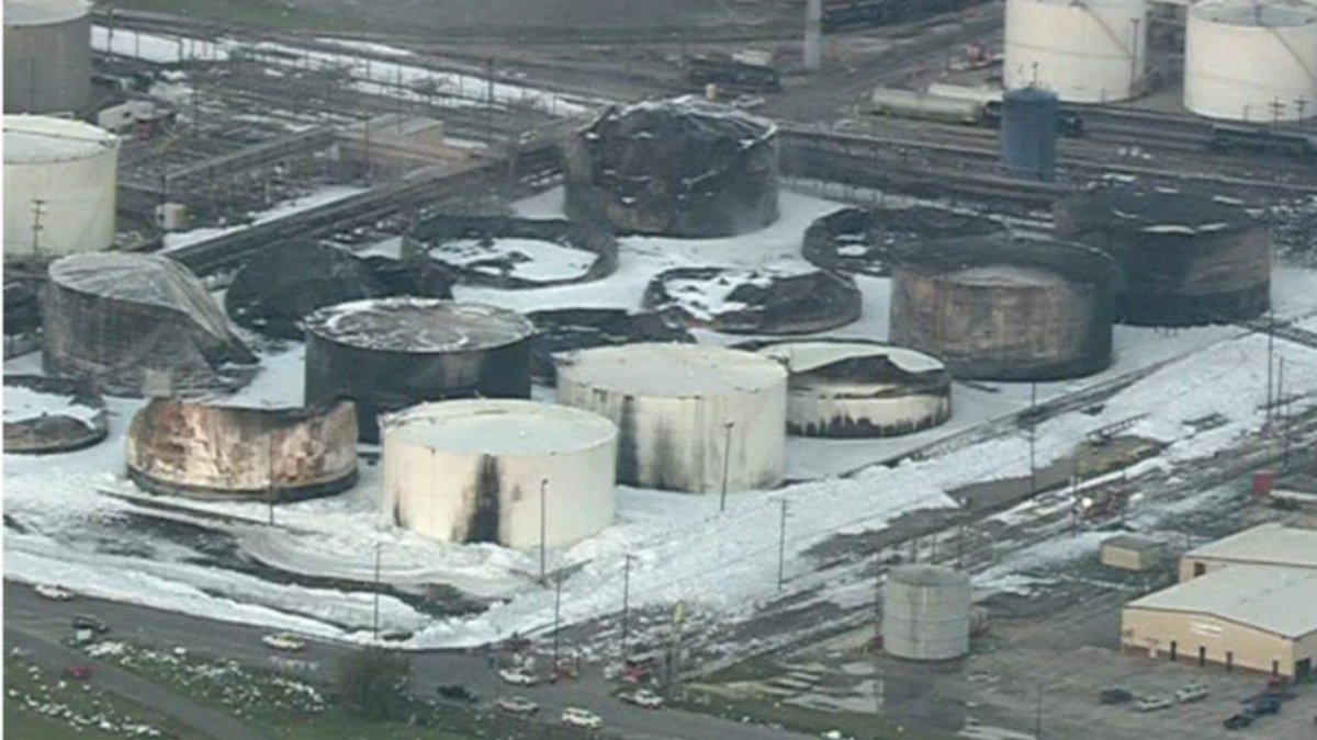 Extinguen incendio en planta química en Texas