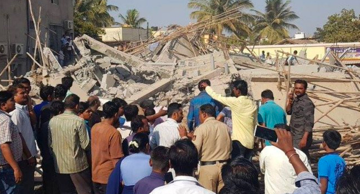 Derrumbe de un edificio en India deja dos muertos