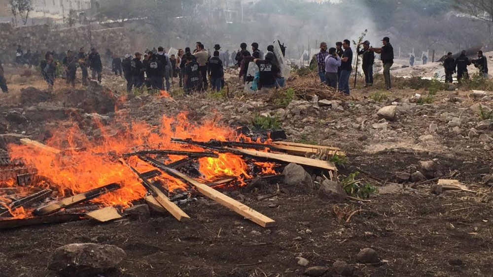 Riña tras desalojo en predio de Tuxtla Gutiérrez