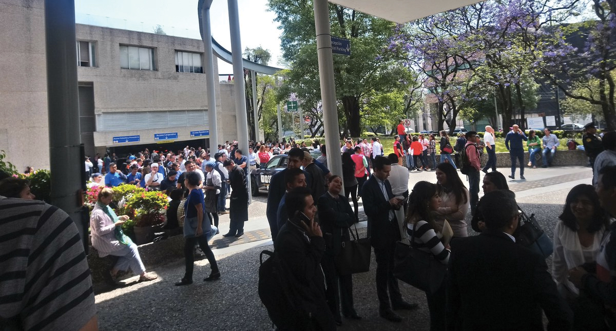 Desalojan edificio en Avenida San Jerónimo por falsa amenaza de bomba Desalojan edificio en Avenida San Jerónimo por falsa amenaza de bomba