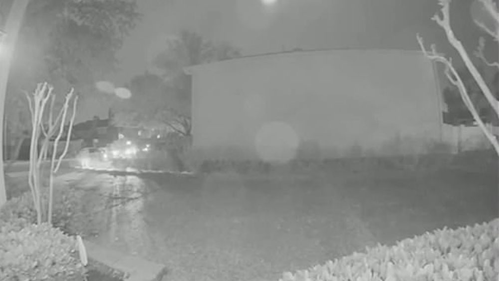 #Video FBI rodea casa de implicado en sobornos a universidades