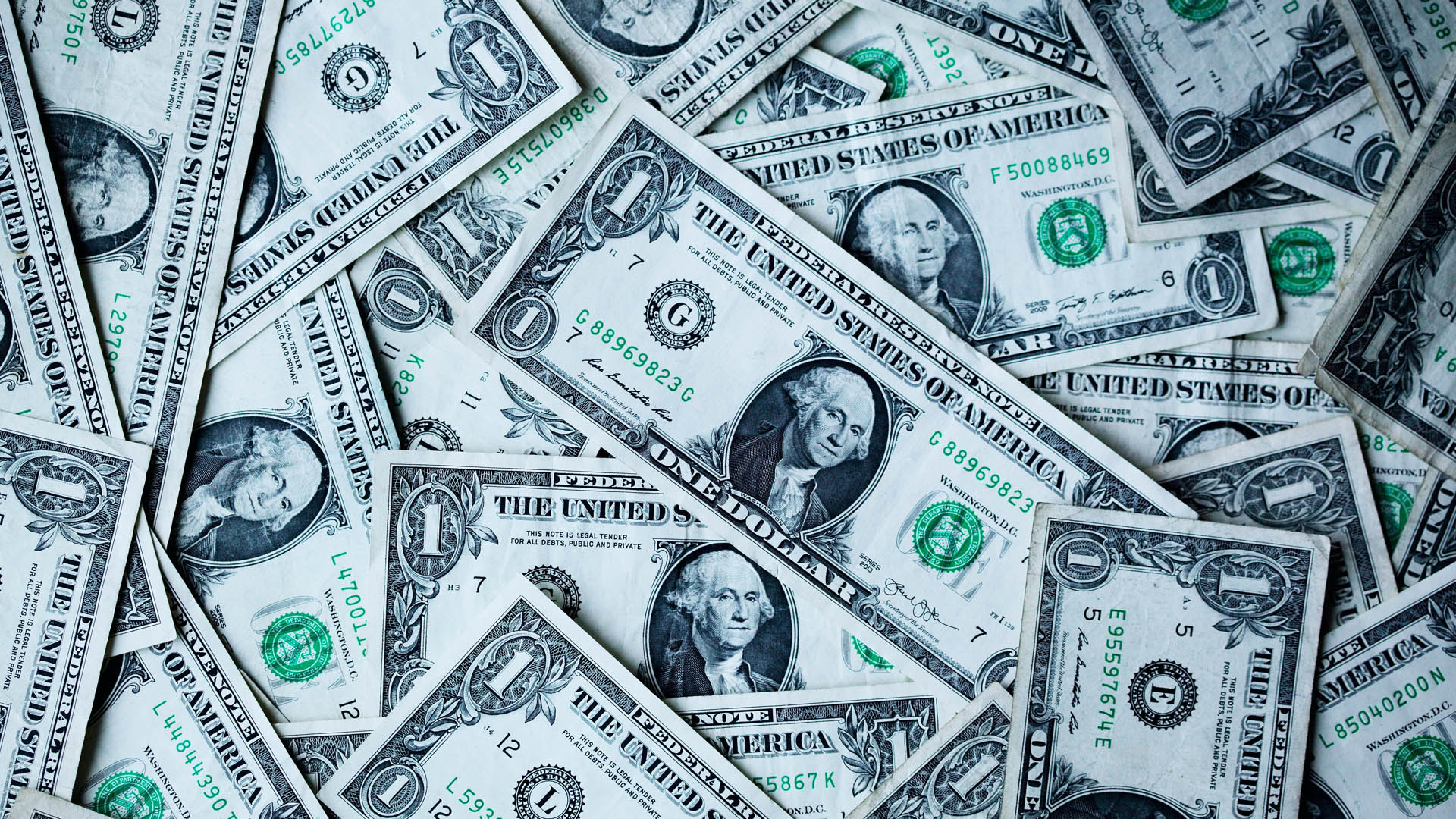 Dólar cierra en 19.29 pesos tras revisión de S&P