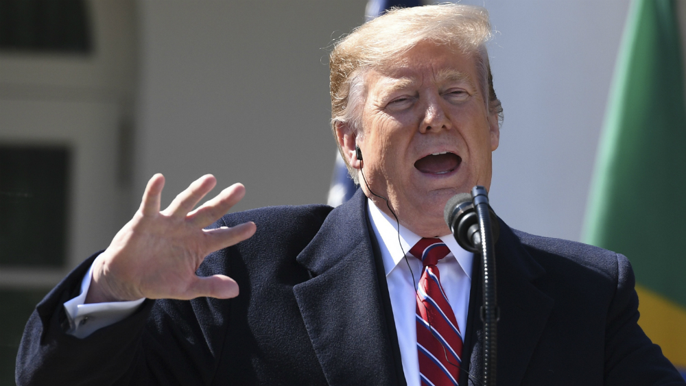 México no hace nada para detener flujo de migrantes: Trump